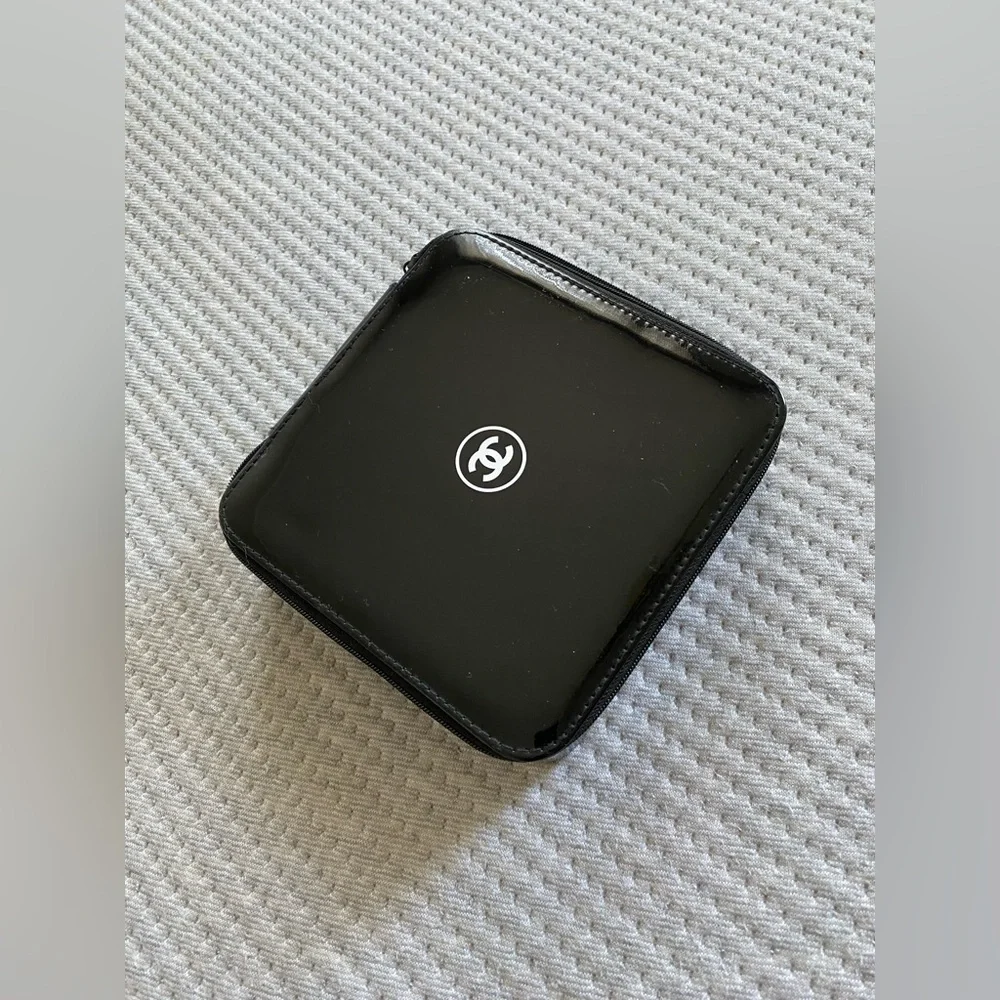 CHANEL MAKE UP VANITY BLACK PATENT CASE